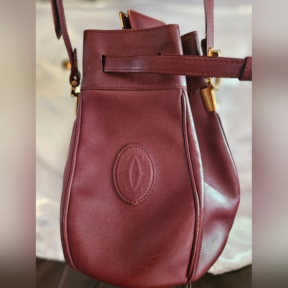 Cartier Handbags - Cartier must de Cartier shoulder/crossbody drawstring bag Bordeaux